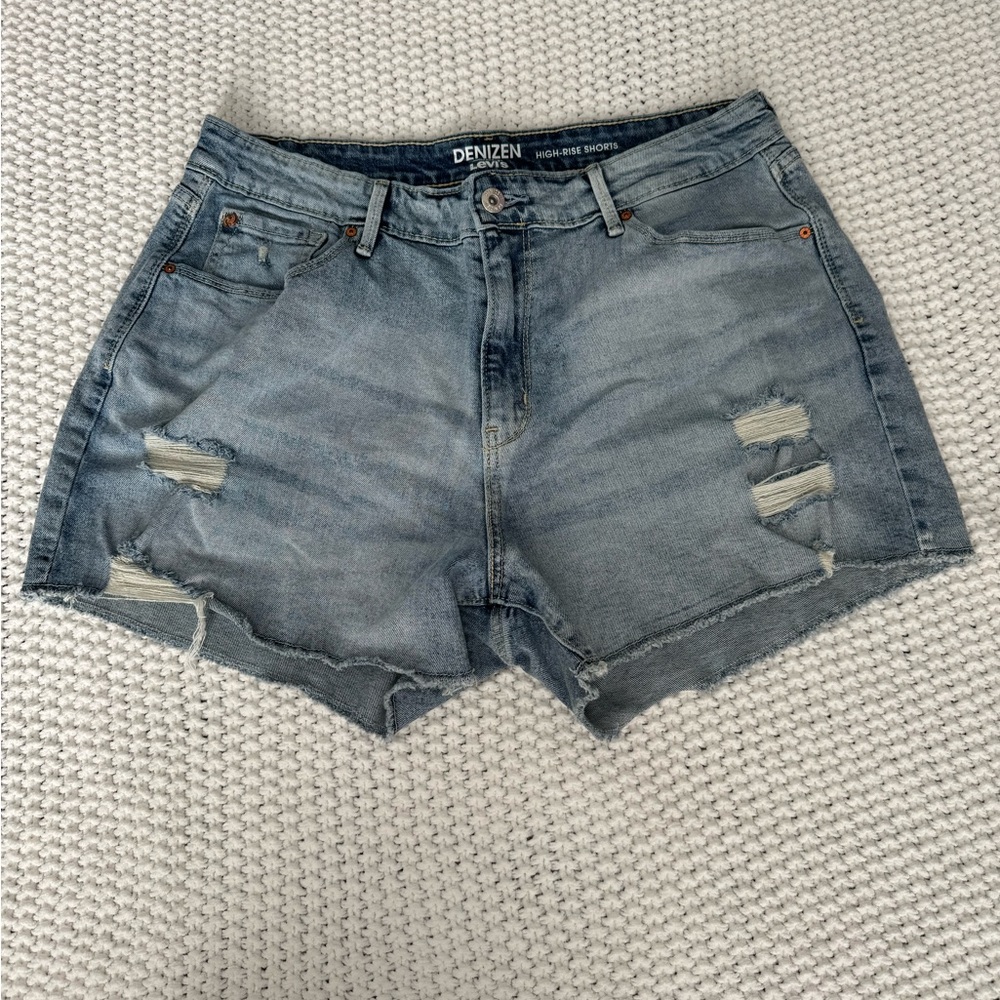 Levi’s Denizen high rise shorts